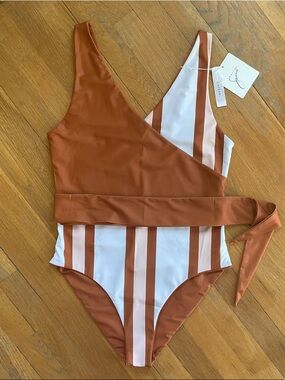 Baiia Reversible Wrapsuit